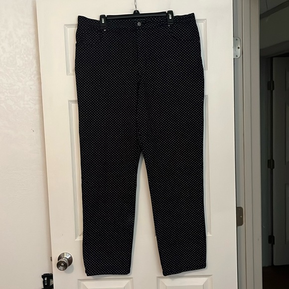 NWOT WOMEN’S POLKA DOT STRAIGHT LEG JEANS : SIZE 18 - Picture 1 of 3